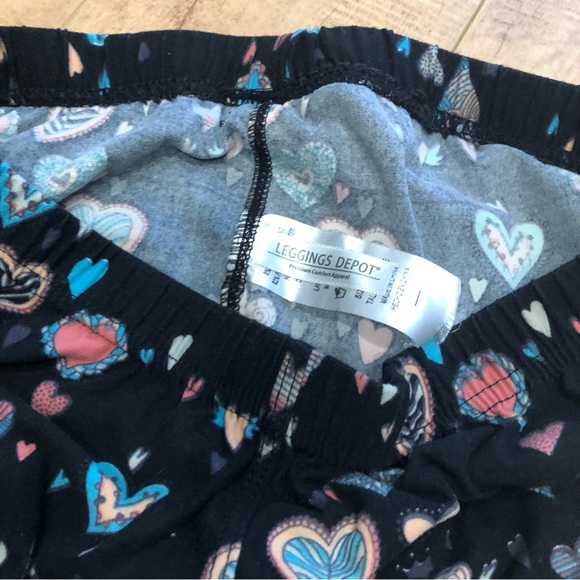 Leggings Depot Valentine Hearts multi on black 💕 - Picture 5 of 5